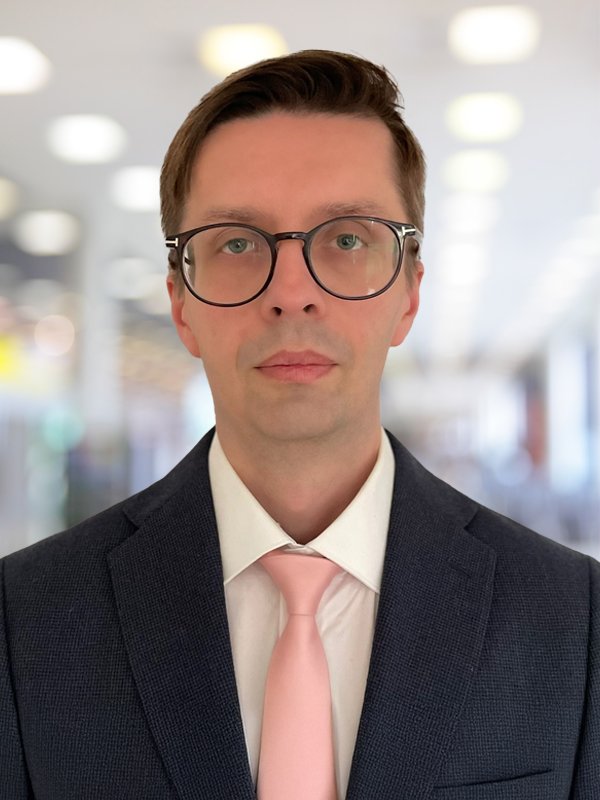 Dr Tomasz Mielnik